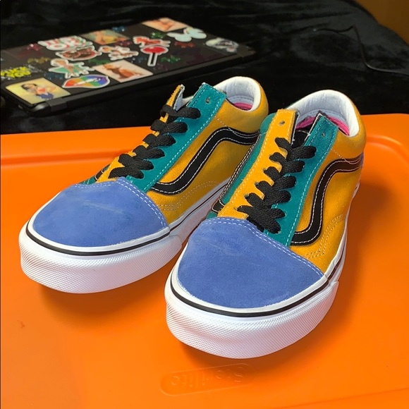 Vans - Picture 1 of 9